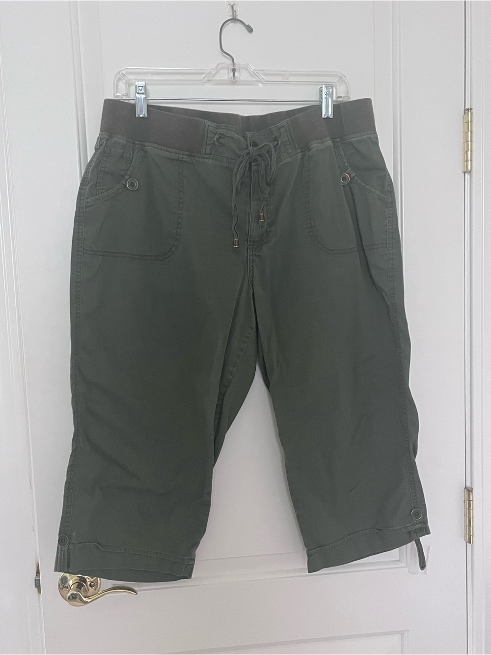 Baccini size 14 Women's Olive Drawstring Capris cargo pants with Elastic Waist